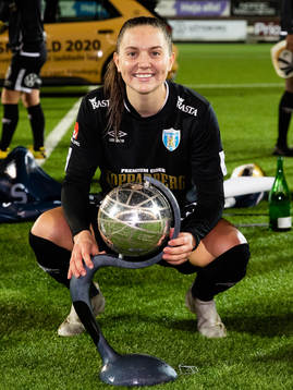 Göteborgs Vilde Böe Risa jublar med Kronprinsessan Victorias pokal