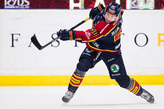 Djurgårdens Tobias Ekberg med ett skott