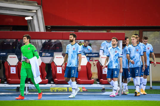 Goalkeeper Per Kristian Bråtveit, Jørgen Skjelvik, Sondre Tronstad and Andreas Hanche-Olsen of Norway enter the pitch ahead of the Nations League football match between Austria and Norway on November 18, 2020 in Vienna.