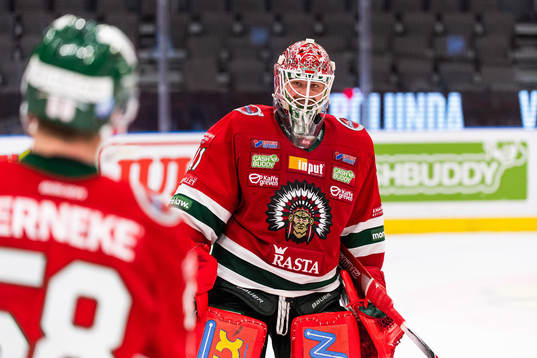 Frölundas målvakt Niklas Rubin jublar