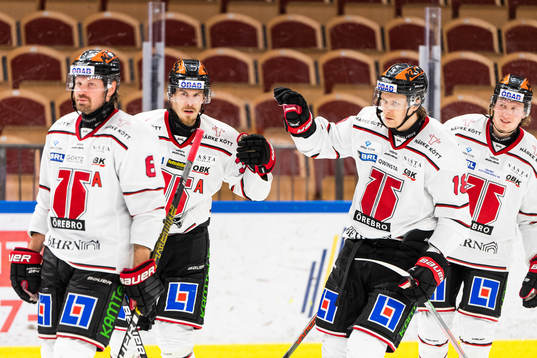 Örebros Emil Larsson jublar