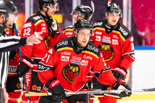 Luleås Juhani Tyrväinen jublar