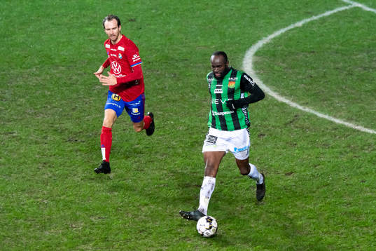 Östers Alexander Henningsson och GAIS Boris Lumbana