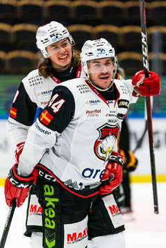 Malmö Redhawks Jesper Jensen Aabo och Malte Setkov jublar