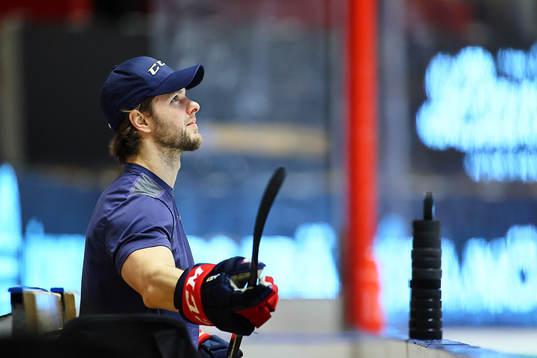 Linköpings Andrew Gordon före ishockeymatchen i SHL