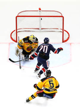 Mål 3-2 av Linköpings Nikola Pasic förbi Luleås