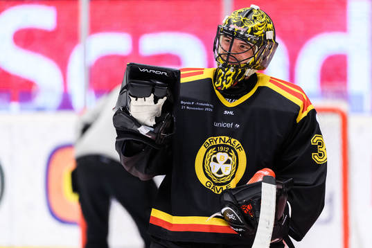Brynäs målvakt Samuel Ersson jublar