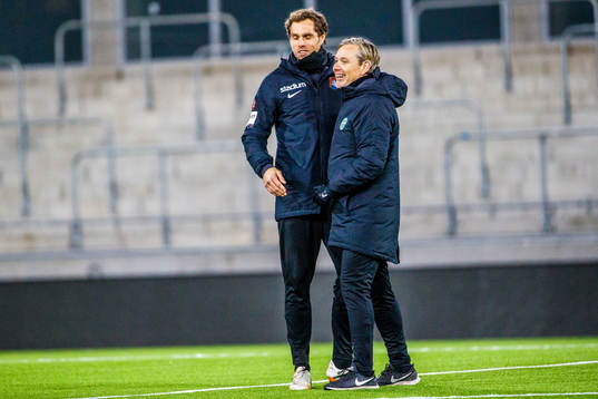 Örgrytes assisterande tränare Johan Elmander Västerås tränare Thomas Askebrand
