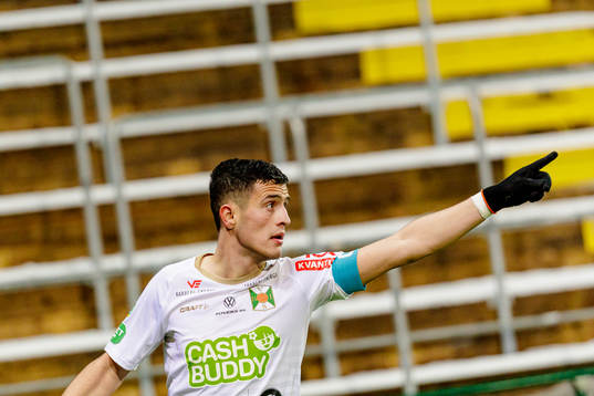 Varbergs Astrit Selmani jublar efter han gjort 0-3