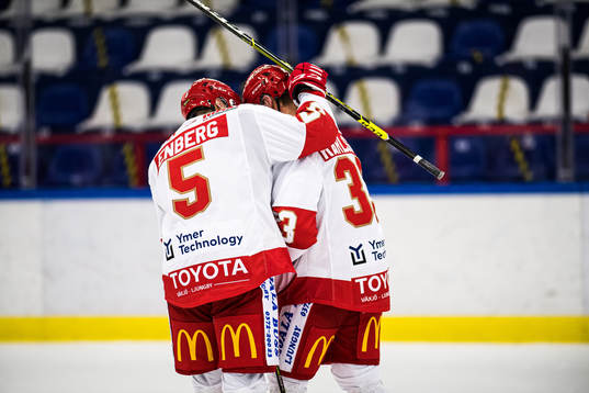 Trojas Niklas Enberg och Daniel Karlsson Thönros  jublar