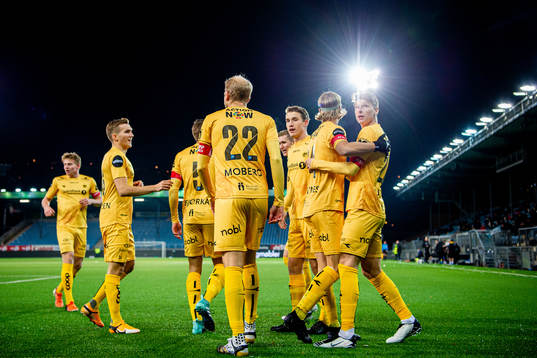 Kasper Junker of Bodø/Glimt celebrates with teammates