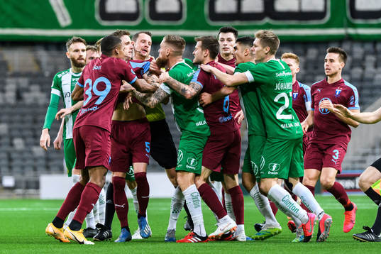 Ett bråk uppstår mellan Malmö FFs Sören Rieks och