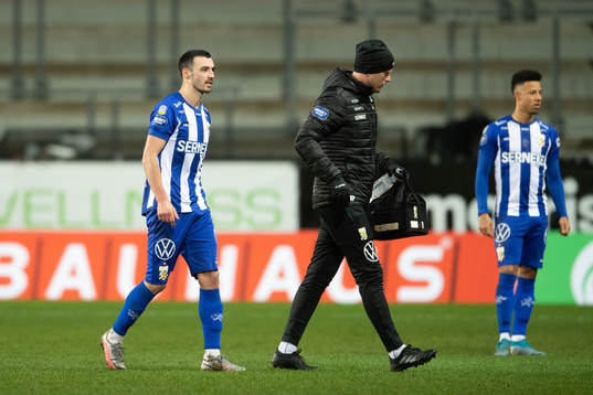 IFK Göteborg Giorgi Kharaishvili skadar sig och får utgå