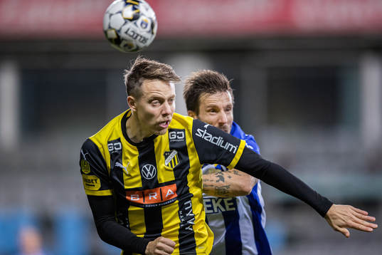 Häckens Viktor Lundberg och IFK Göteborg Mattias Bjärsmyr