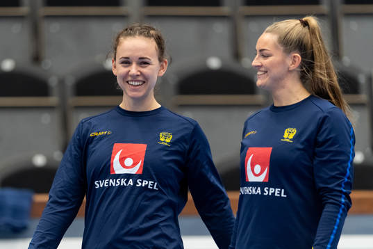 Målvakt Jessica Ryde och Kristin Thorleifsdottir