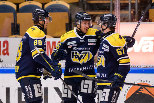 s Fredrik Forsberg jublar med Jesper Kokkonen och