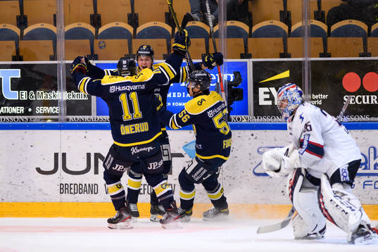 s Simon Önerud , Oskar Olausson och Fredrik Forsberg jublar