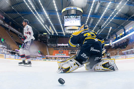Linköpings Jarno Kärki gör mål i straffläggningen