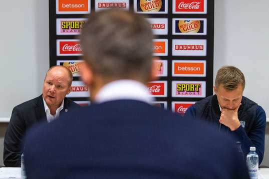 s assisterande tränare Jonas Holmström och Linköpings