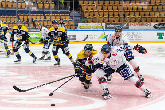 s Filip Sandberg och Linköpings Joe Whitney