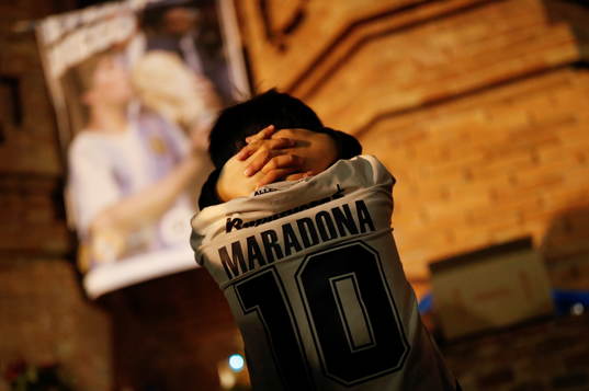  Five years old Inaki Gonzalez Reynoso, who was born in Argentina, participates on a tribute to late Argentine soccer legend Diego Armando Maradona the day after his death, in Barcelona, Spain, November 26, 2020.  REUTERS/Nacho Doce 