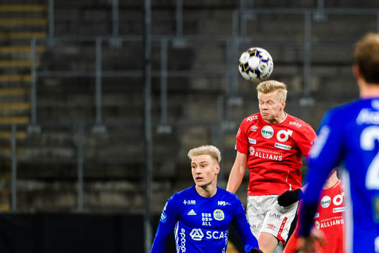 Sundsvalls Jamie Ryan Hopcutt och Degerfors Axel Lindahl