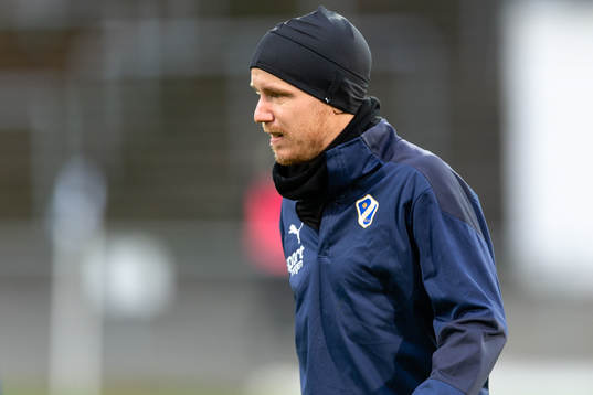 Halmstads Simon Lundevall före fotbollsmatchen i Superettan  mellan Halmstad och Örgryte den 28 november 2020 i Halmstad.