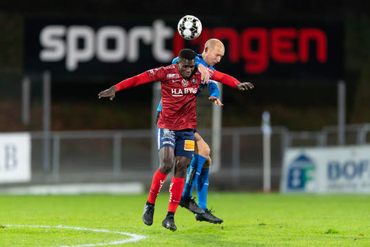 Örgrytes Babacarr Jobe och Halmstads Andreas Johansson