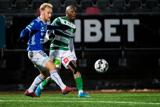 Umeås Jens Stigedahl och Västerås Moonga Simba