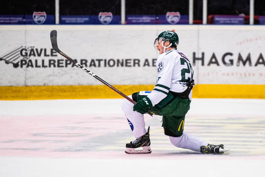 Färjestads Olle Lycksell  jublar