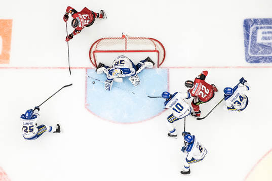 Malmö Redhawks Fredrik Händemark oroar vid Leksands