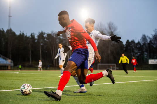 Karlslunds Tidjani Diawara och Haninges Victor Fors