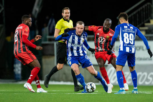 IFK Göteborg Jakob Johansson och Östersunds Ronald Mukiibi