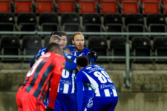 IFK Göteborgs Alexander Farnerud jublar med lagkamrater
