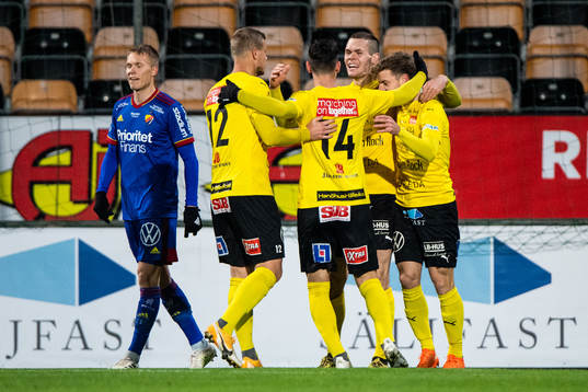 Bla gjennom flere bilder av Fotboll, Allsvenskan, Mjällby - Djurgården