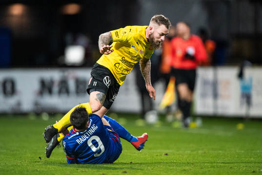 Djurgårdens Haris Radetinac och Mjällbys Martin Spelmann