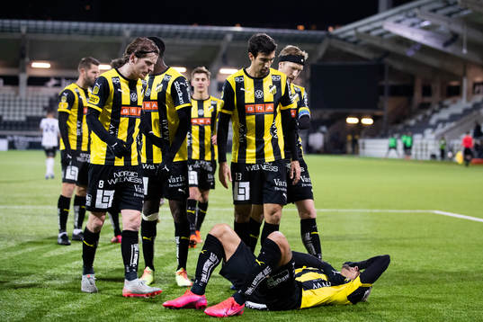 Häckens Ahmed Yasin ligger ned efter sitt 3-0 mål