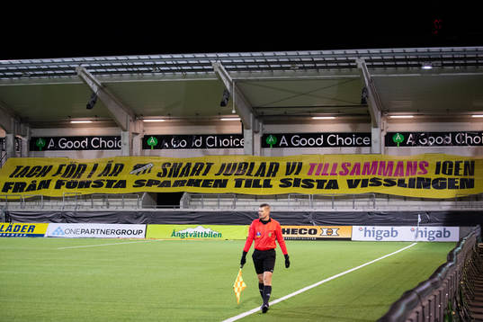 En banderoll på läktarna