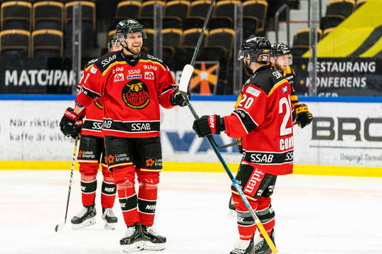 Luleås Petter Emanuelsson jublar med Jack Connolly