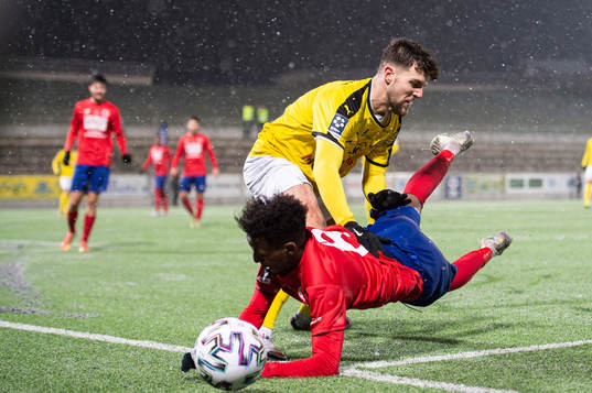 Lunds Oliver Stojanovic Fredin trycker ner  Karlslunds