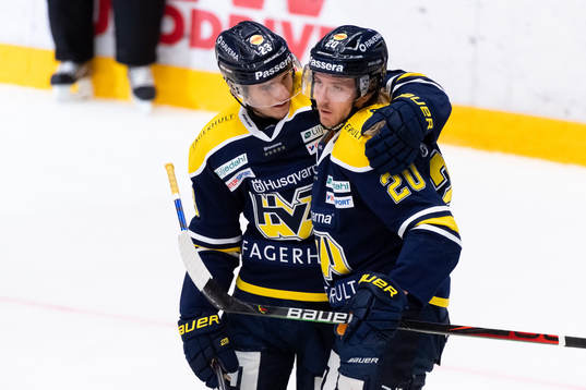 s Lias Andersson och Linus Sandin jublar