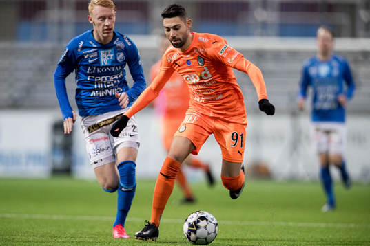 AFC Eskilstunas Gabriel Somi och Norrbys Wilhelm Ärlig