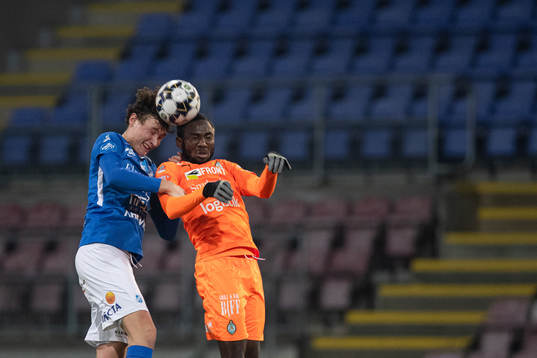 Norrbys Alexander Salo och AFC Eskilstunas Chidi Omeje 