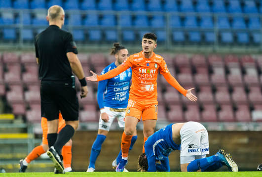 AFC Eskilstunas Ismet Lushaku reagerar mot domare Robert