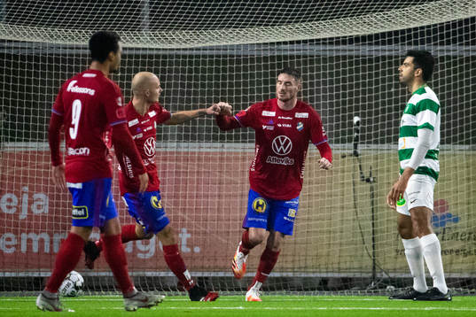 Östers James Keene jublar efter 1-1