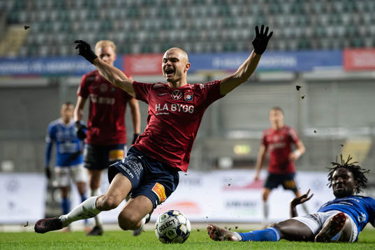 Örgrytes Hannes Sahlin och Umeås Emmanuel Yeboah