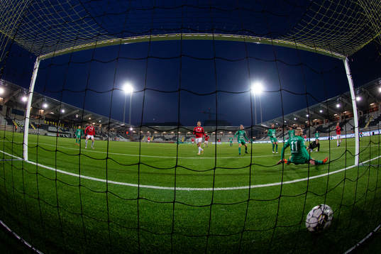 Degerfors Johan Bertilsson skjuter 0-1 förbi Ljungskiles