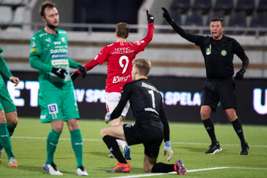Degerfors Johan Bertilsson jublar
