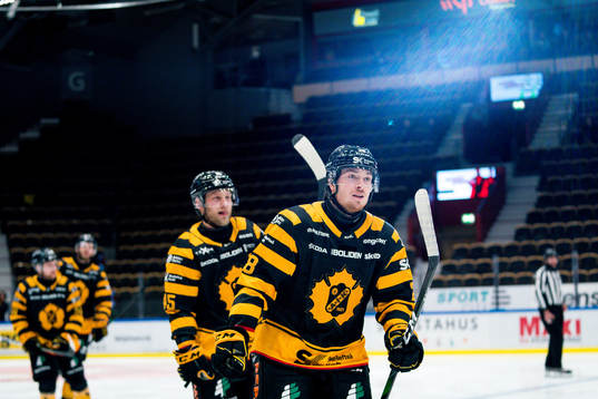 Skellefteås Jesper Frödén jublar