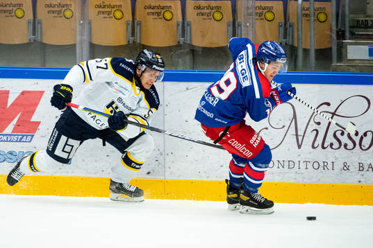 s Anton Wedin och Oskarshamns Tyler Kelleher